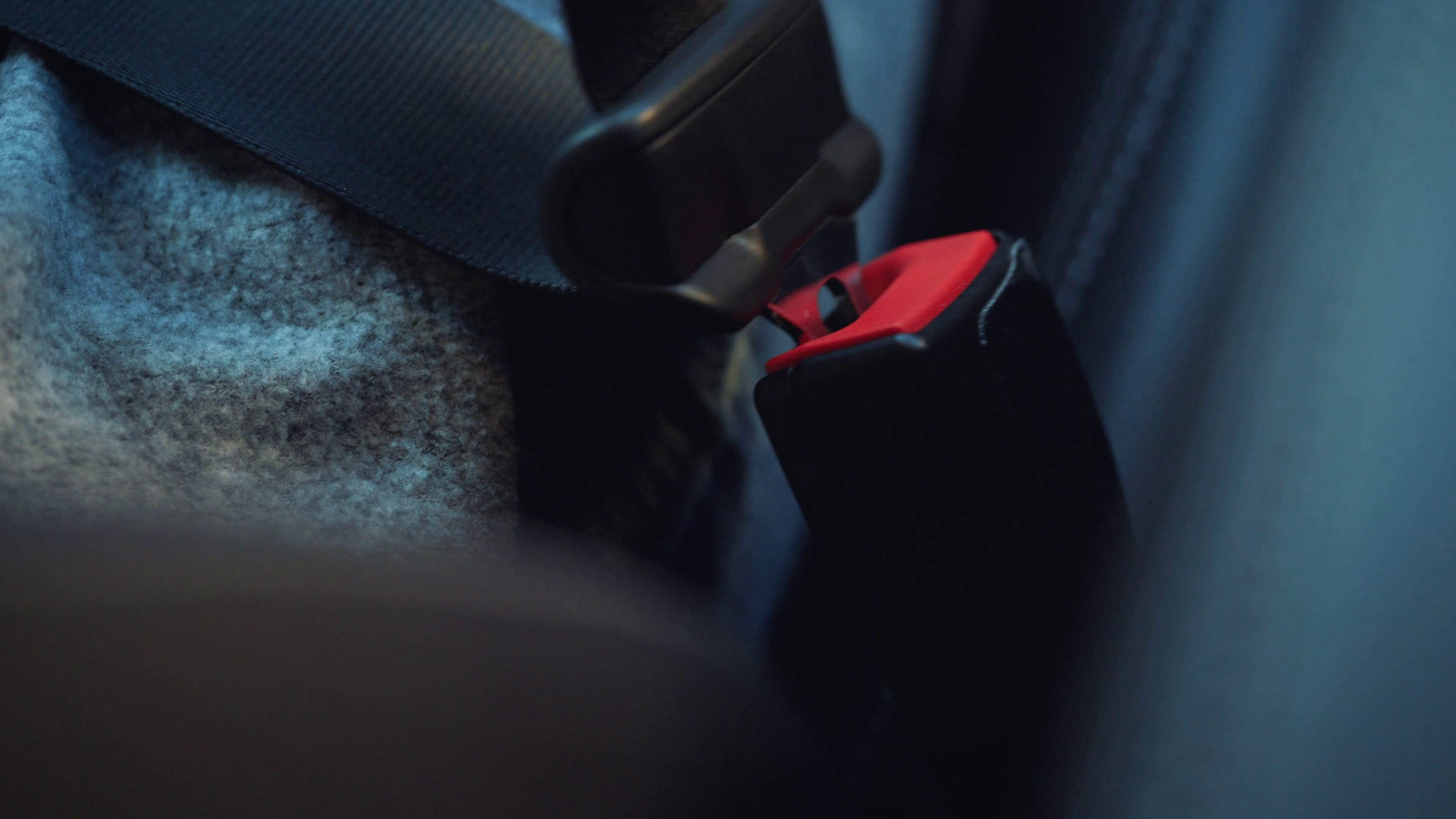 Driver fastening seatbelt — fleet safety program fundamentals